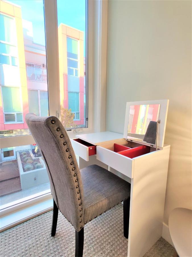 Monki Di Executive Suites - Glas - Luxury Inner City Home 3 Min To Downtown W Private Rooftop Patio Fireplace Калгари Экстерьер фото